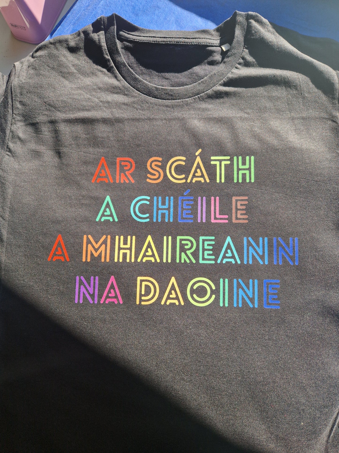 Ar scáth a chéile T-Shirt
